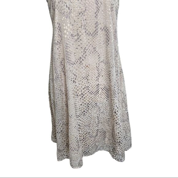 ⭐️ 3/$30 SILENCE & NOISE Sleeveless Snake Print Dress. Open Back. Size Small - Picture 3 of 8